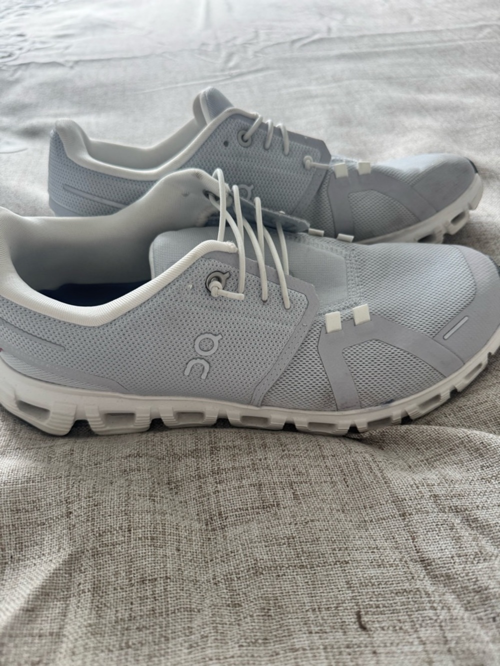 On Running Men's Low-Profile Cloud Sneakers in Light Gray/White